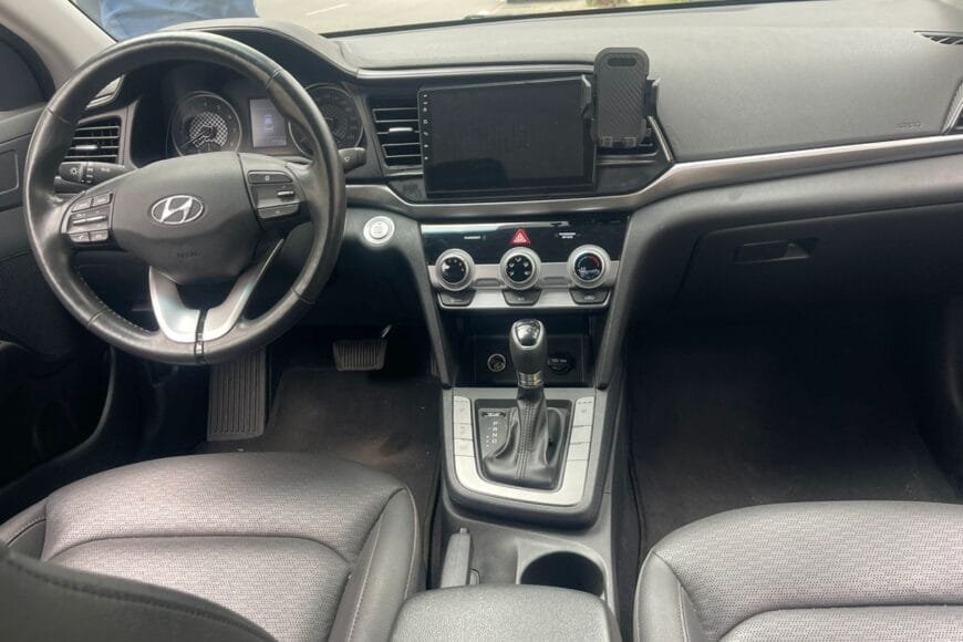 Hyundai AVANTE à louer