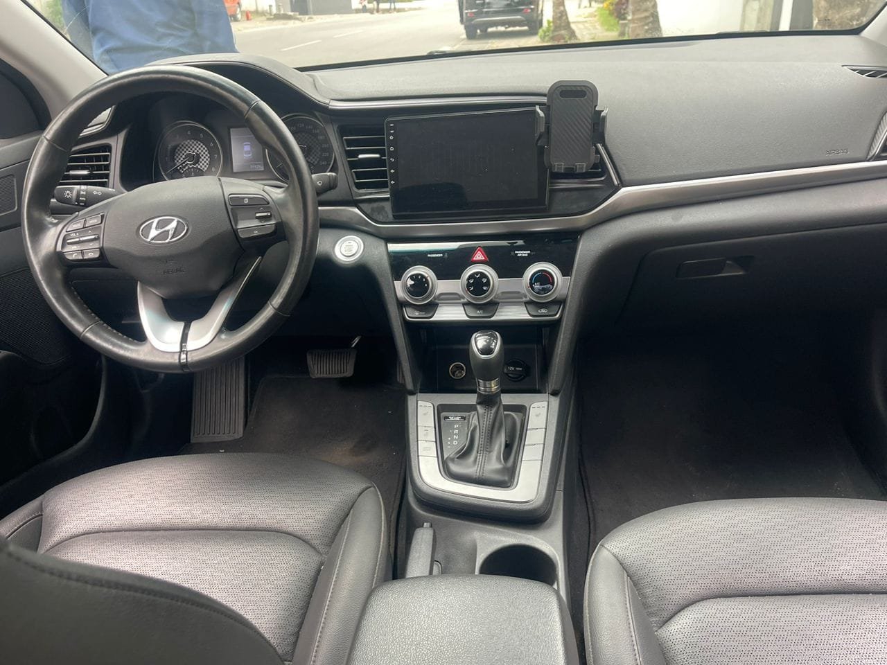 Hyundai AVANTE à louer