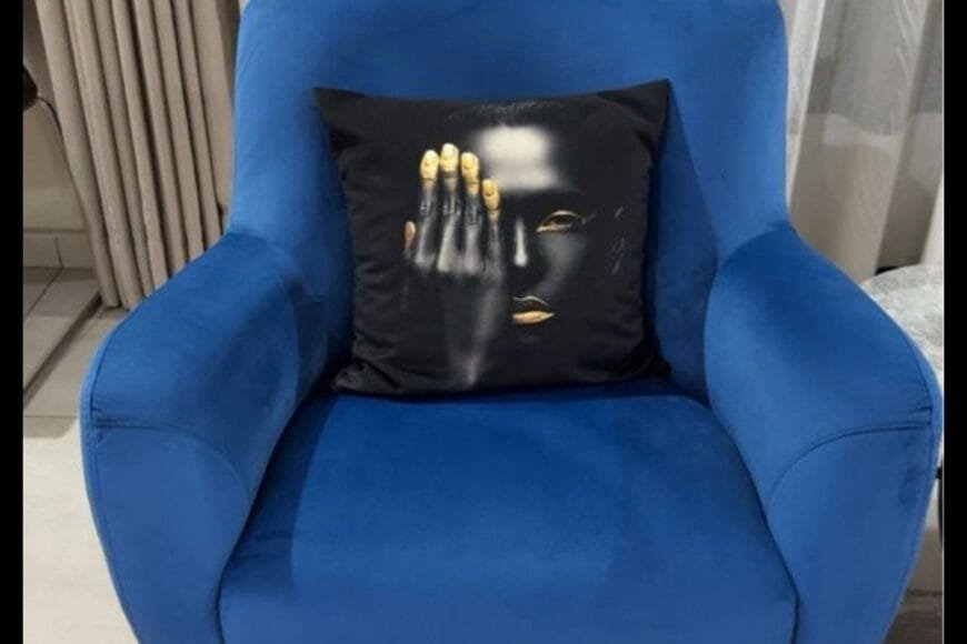 Fauteuil en daim d’une assise