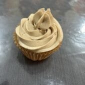 12 cupcakes caramel beurre salé et fruits rouges