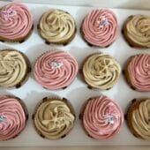 12 cupcakes caramel beurre salé et fruits rouges