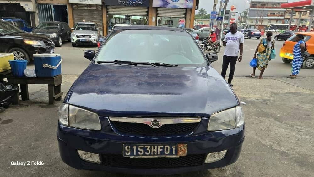 MAZDA 323F en vente