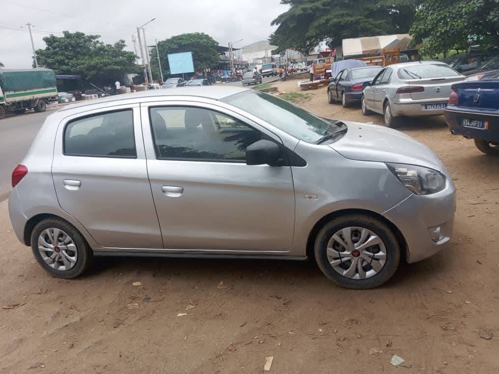 Vends Mitsubishi Mirage 2016