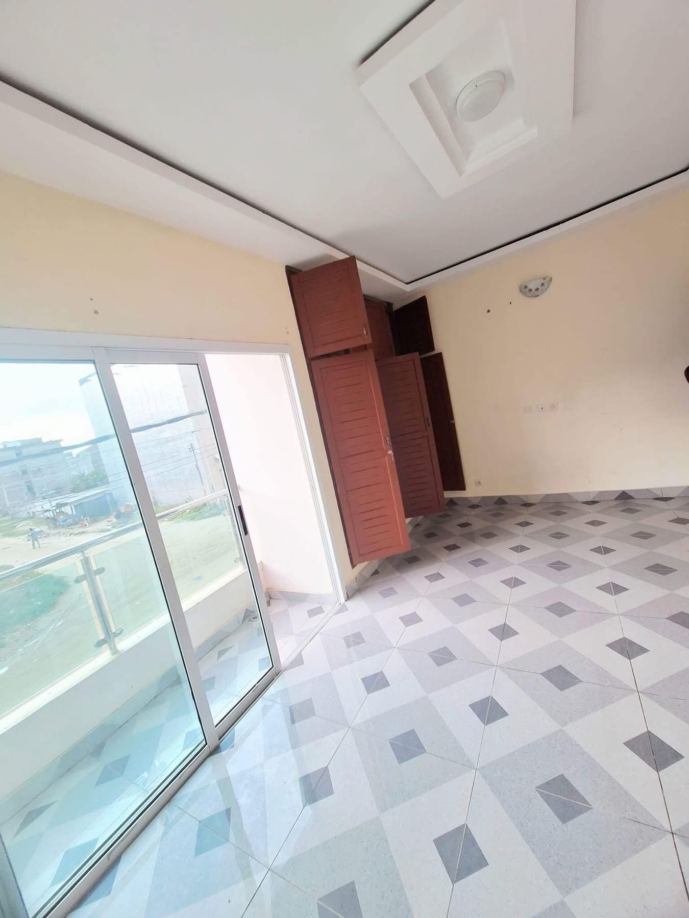 Studio à louer Angré château