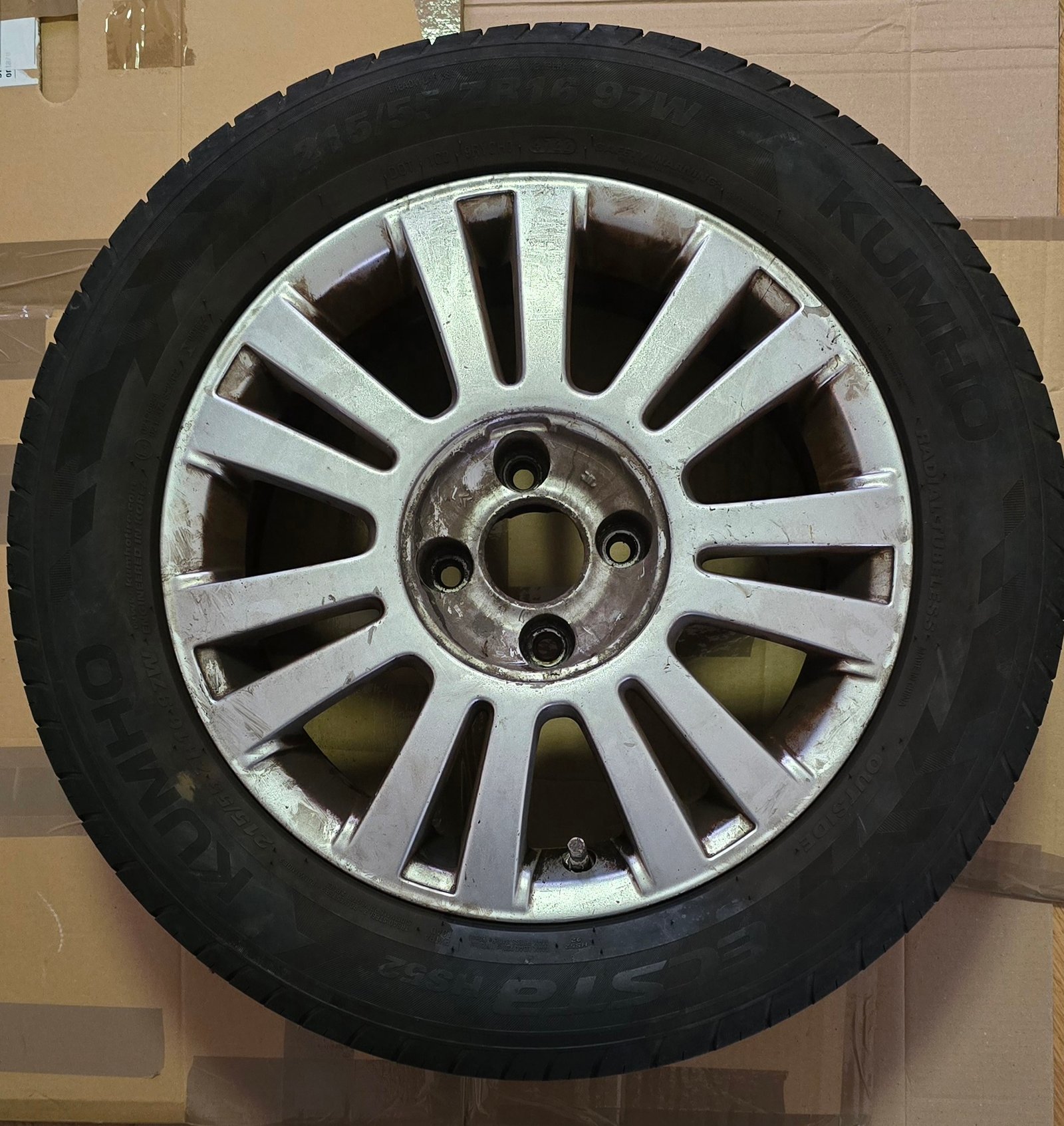 Pneu 215/55 R16