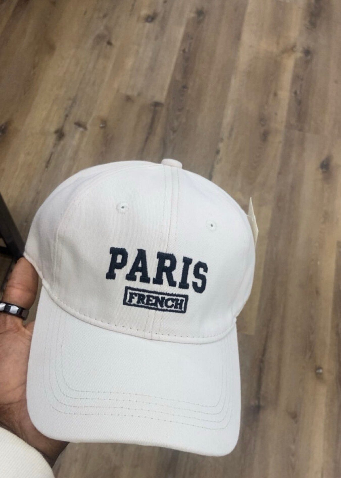 Casquette “Paris French” à vendre