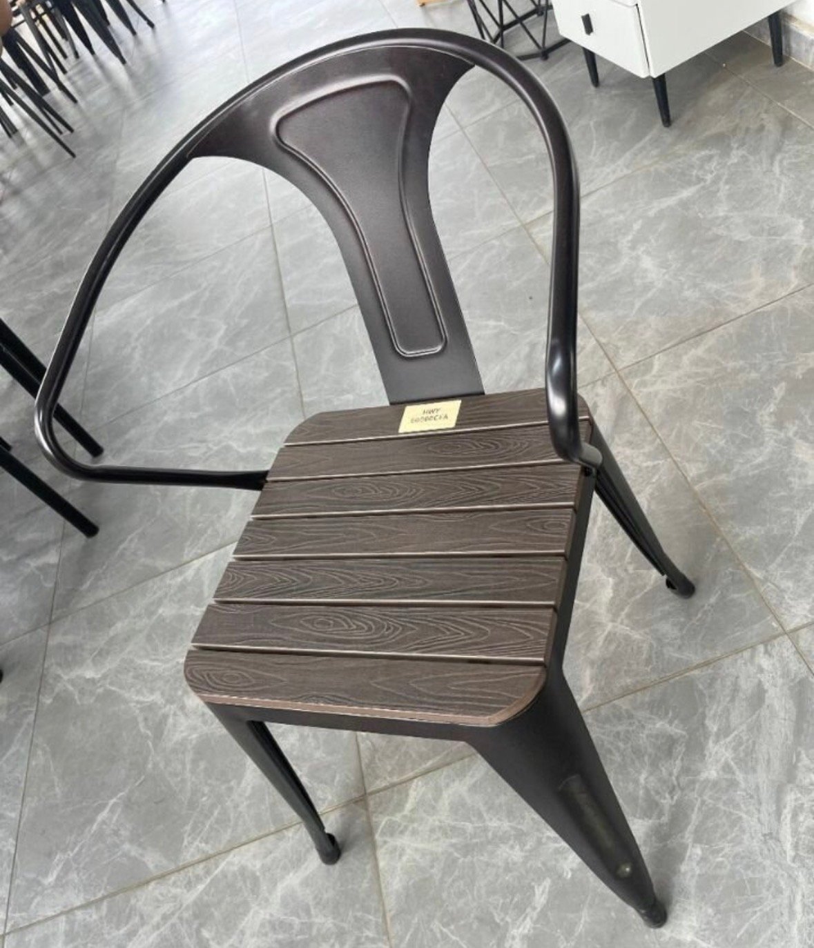 Chaise industrielle en métal à vendre