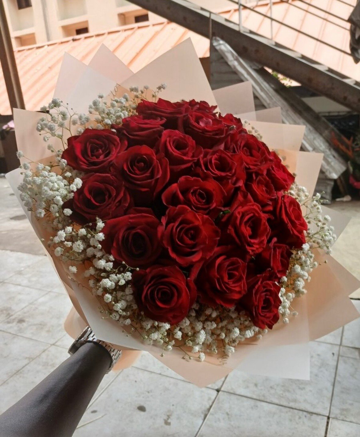 Bouquet de Roses Éclatantes à vendre