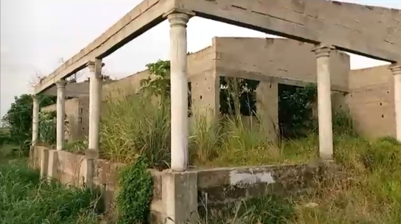 Maison Bonoua 1 drapeau