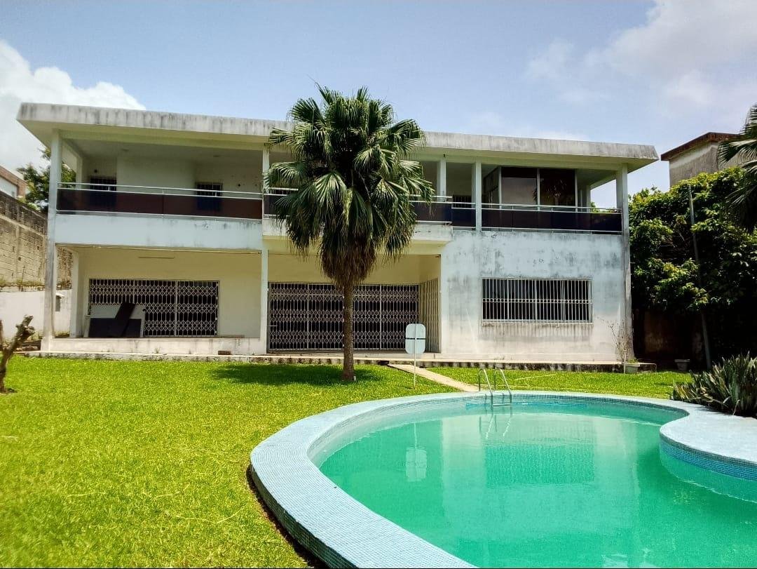 UNE VILLA DUPLEX DE 11PIÈCES, AU 02 PLATEAU – VALLON