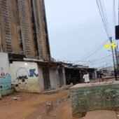 Cour à vendre ADJAME CHÂTEAU