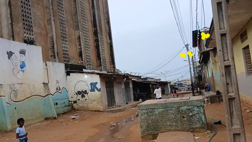 Cour à vendre ADJAME CHÂTEAU