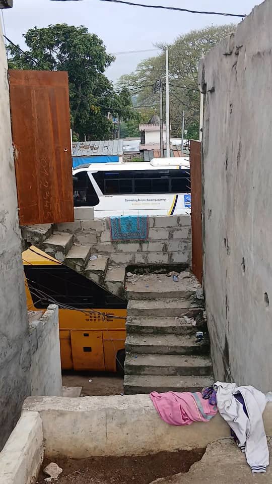 Cour à vendre ADJAME CHÂTEAU