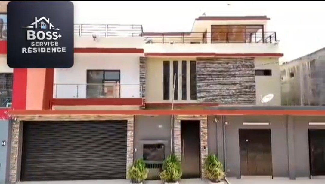 VILLA TRIPLEX 9 PIÈCES ANGRÉ 8ÈME