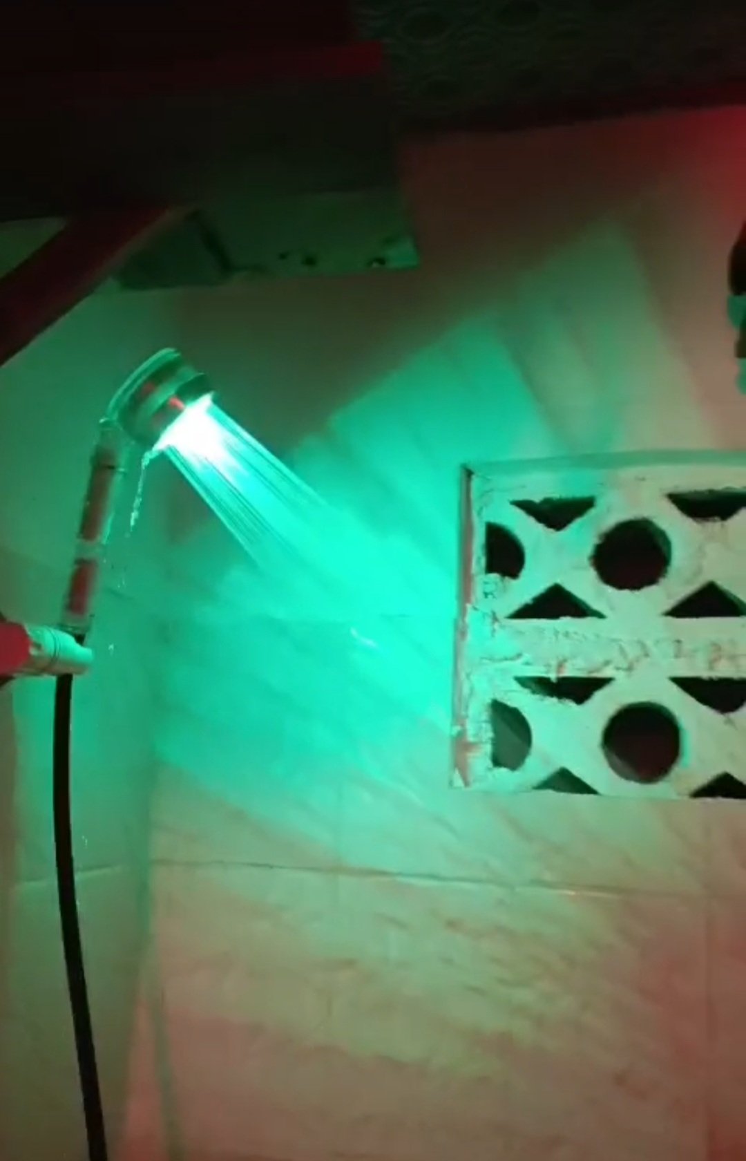Pommeau de douche LED multicolore