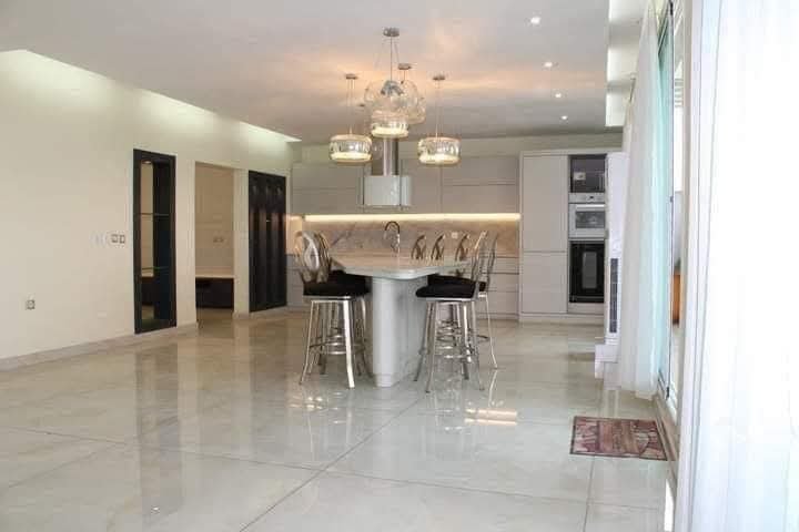2 plateaux Villa Triplex 9 pièces à louer