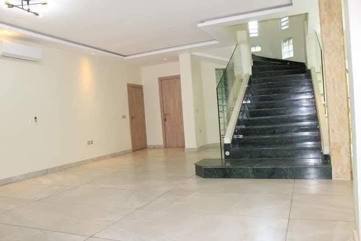 2 plateaux Villa Triplex 9 pièces à louer