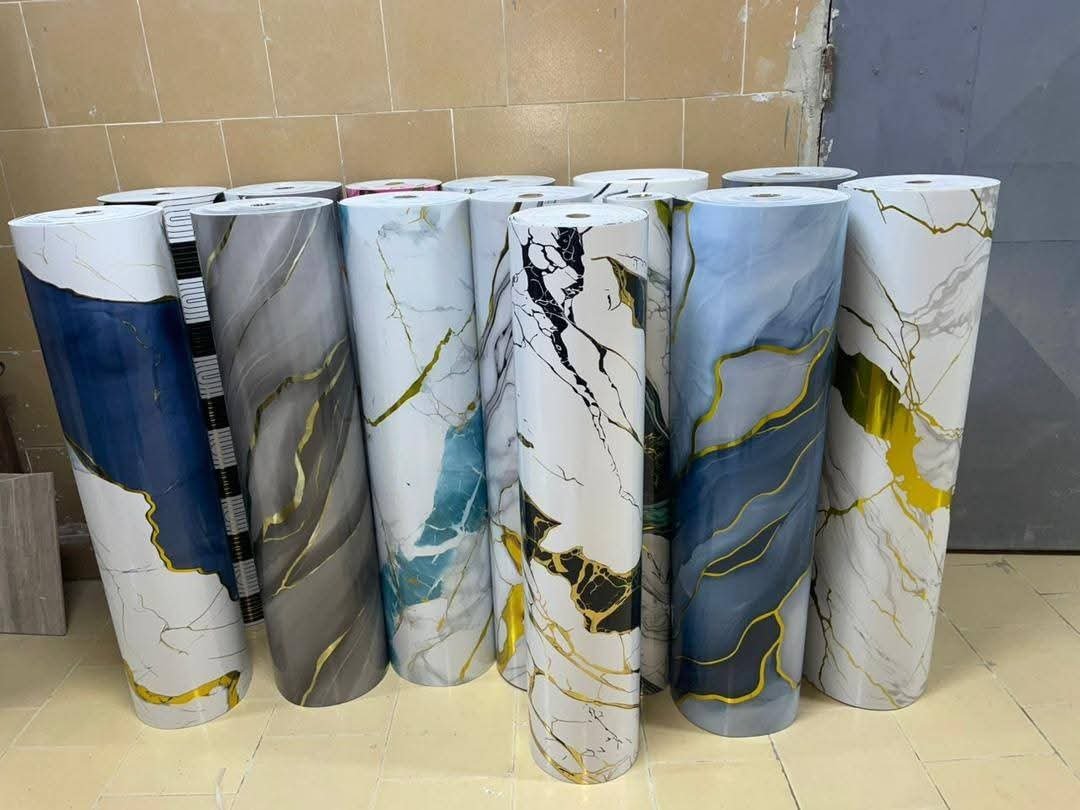 Poseur de papier peint professionnel
