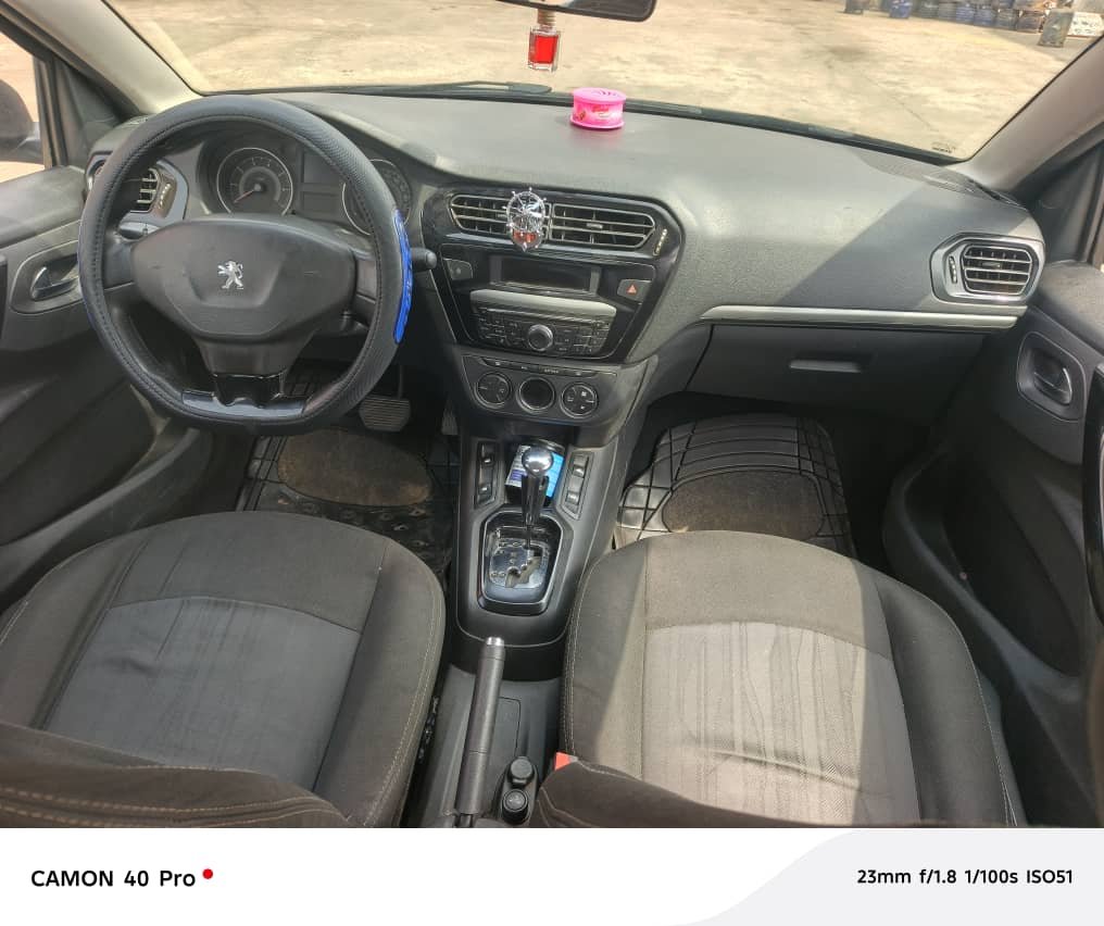 Peugeot 301 boîte auto Essence