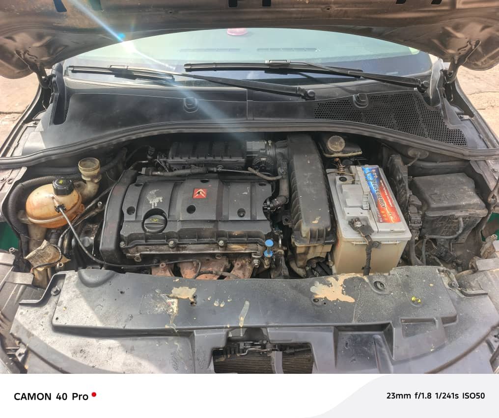 Peugeot 301 boîte auto Essence