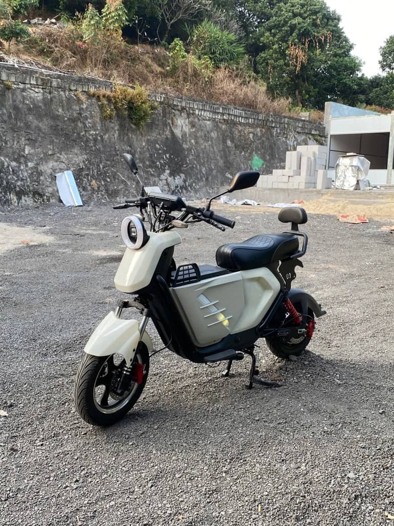 Scooter Électrique YC-08 À VENDRE