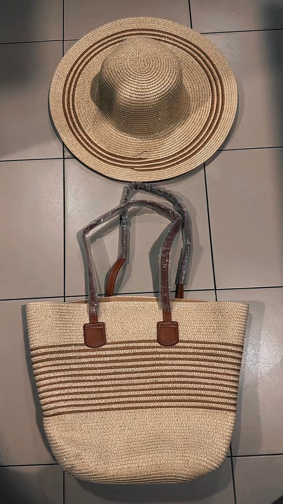 Vente de sacs et chapeaux de plage