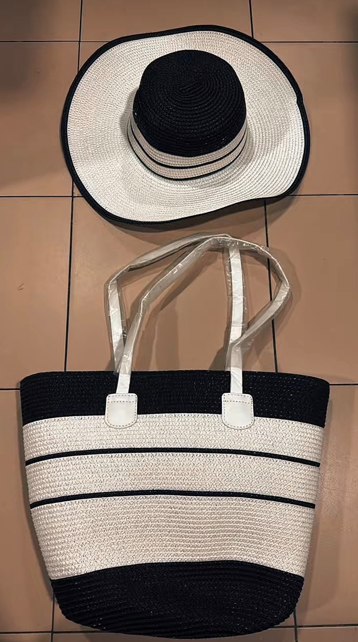 Vente de sacs et chapeaux de plage