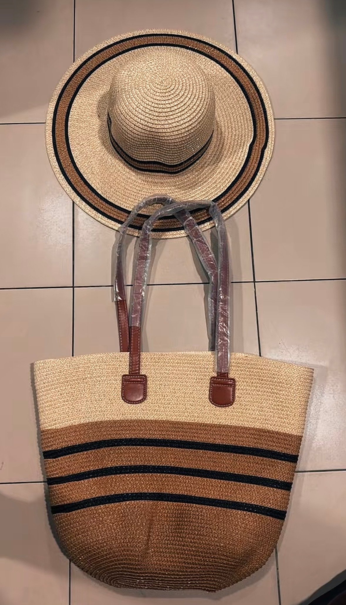 Vente de sac et chapeau de plage