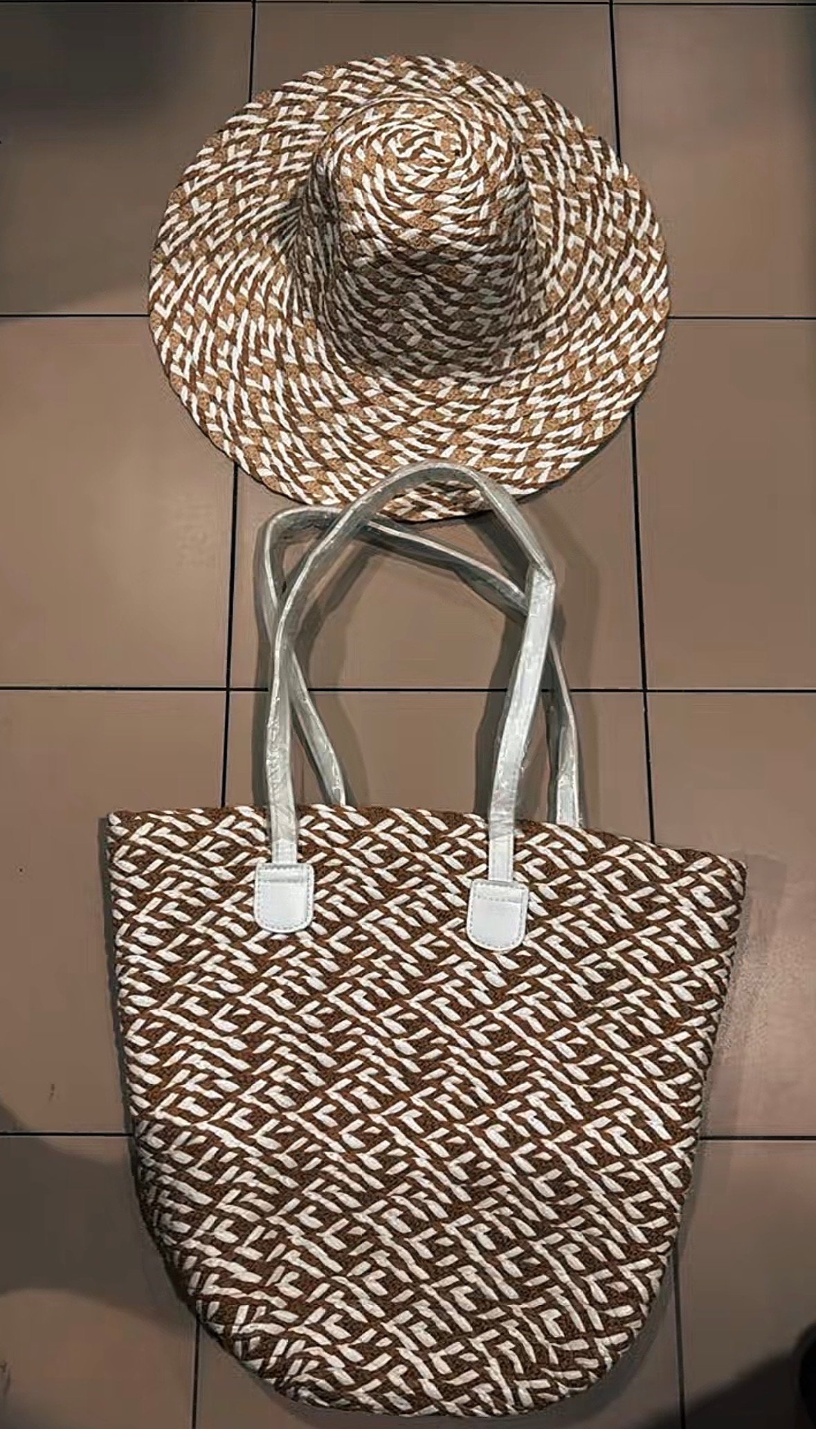Vente de sac et chapeau pour plage