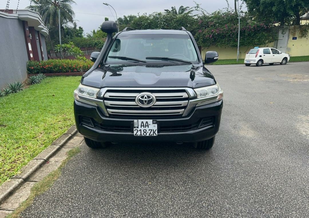 TOYOTA LAND CRUISER GX-R V8
