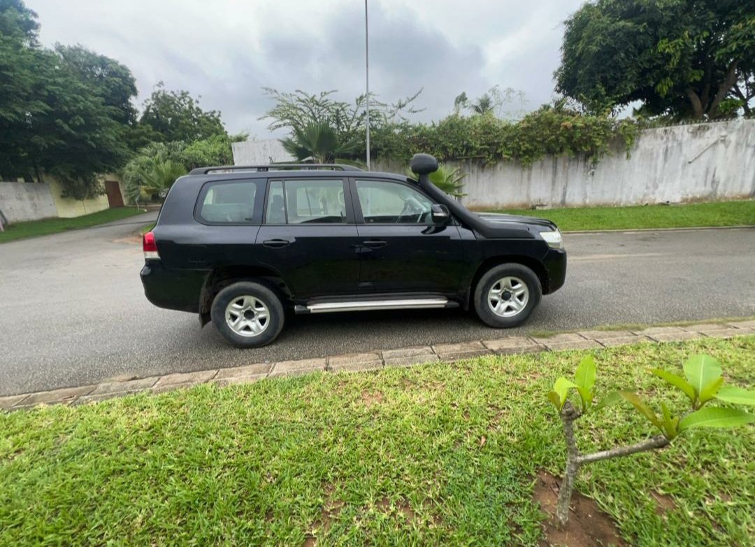 TOYOTA LAND CRUISER GX-R V8