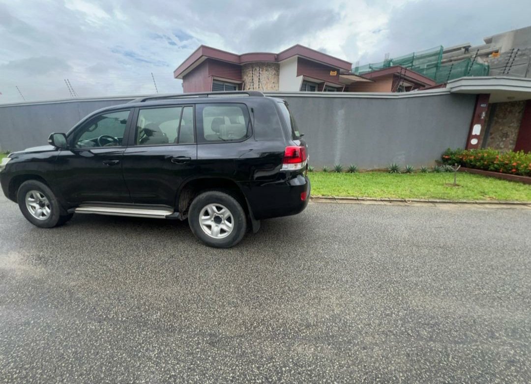 TOYOTA LAND CRUISER GX-R V8