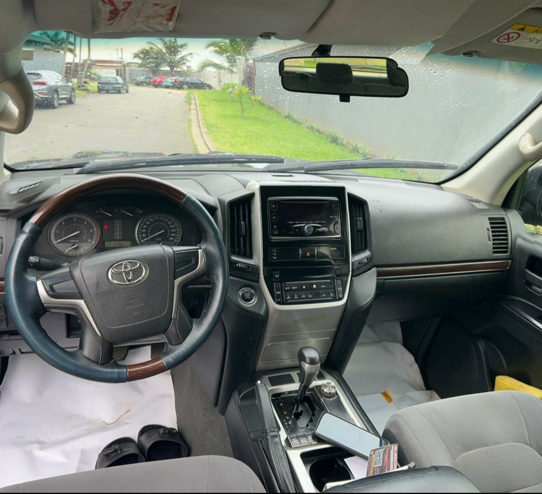 TOYOTA LAND CRUISER GX-R V8