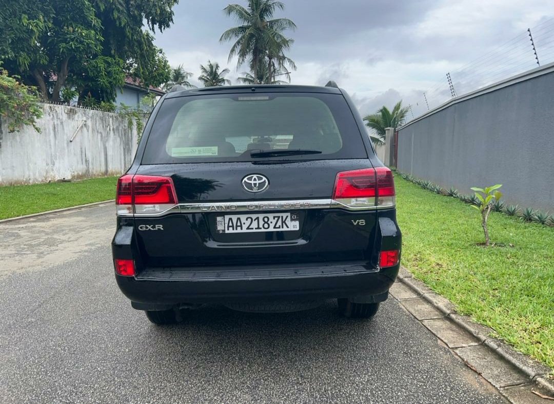TOYOTA LAND CRUISER GX-R V8