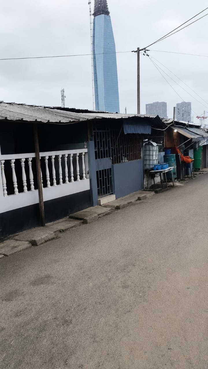 COUR DE 400 m2 à vendre Adjamé