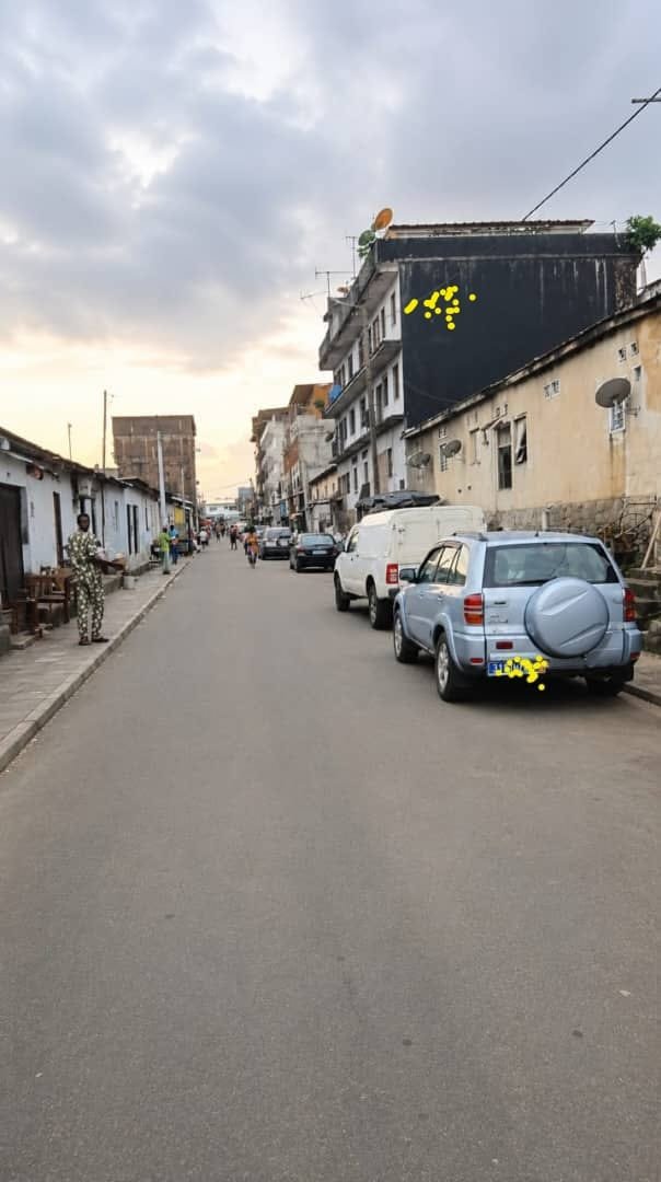 Immeuble ADJAME 220 QUARTIER UTB R+2