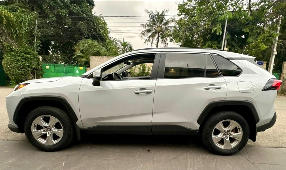 TOYOTA RAV4 Importée ANNÉE 2023