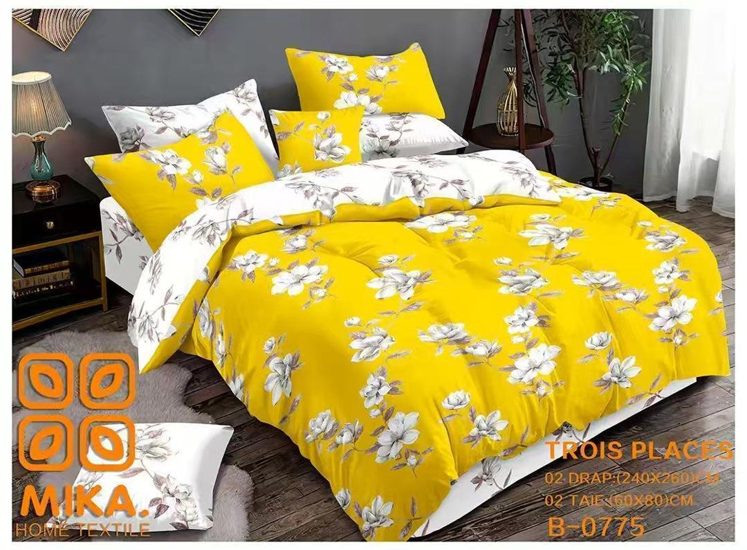 Parure de lit jaune + fleurs blanches très soleil & élégance
