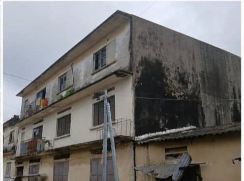 ATTECOUBE COUR 300M2 A VENDRE