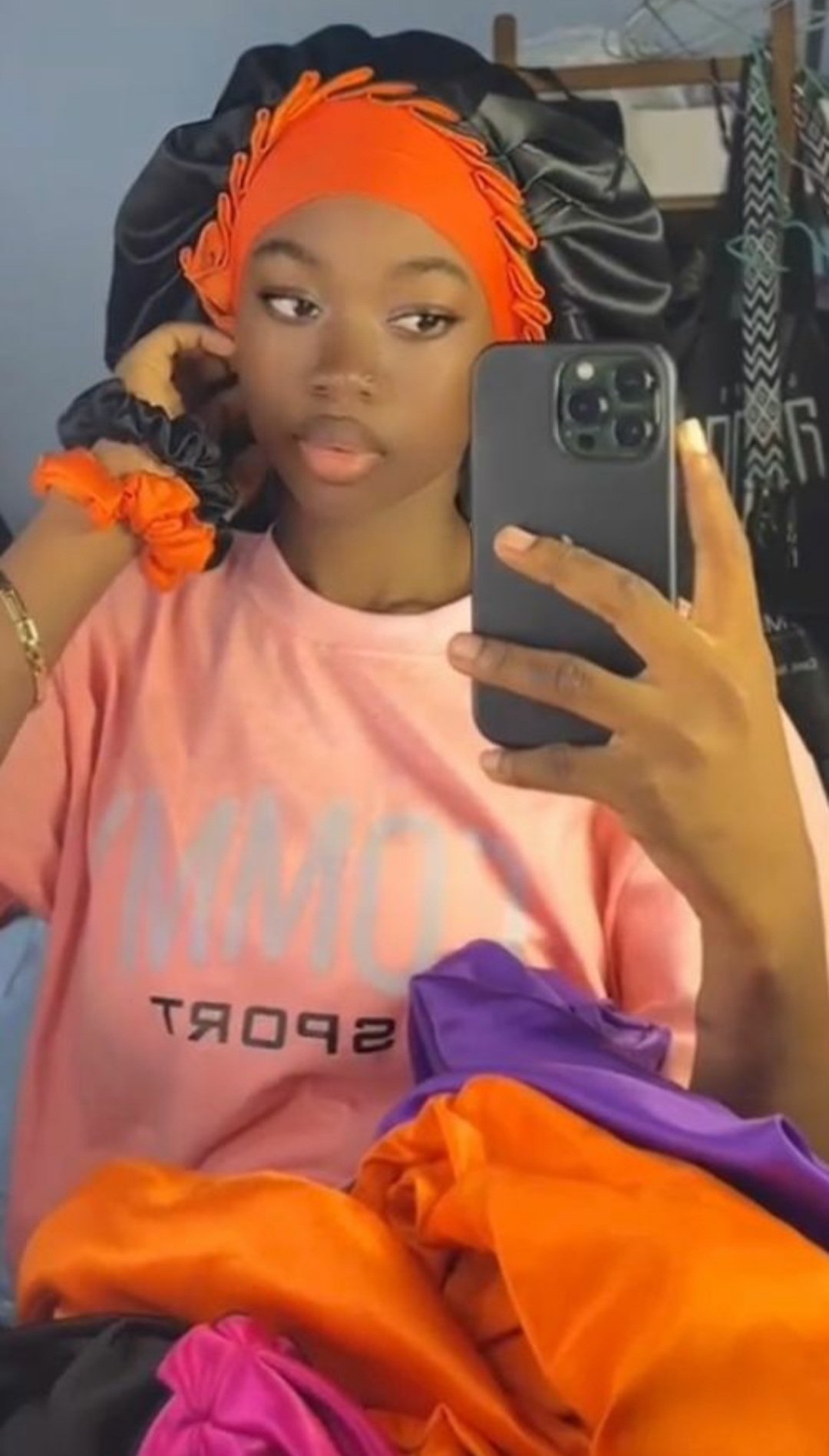 Bonnet orange noir en vente