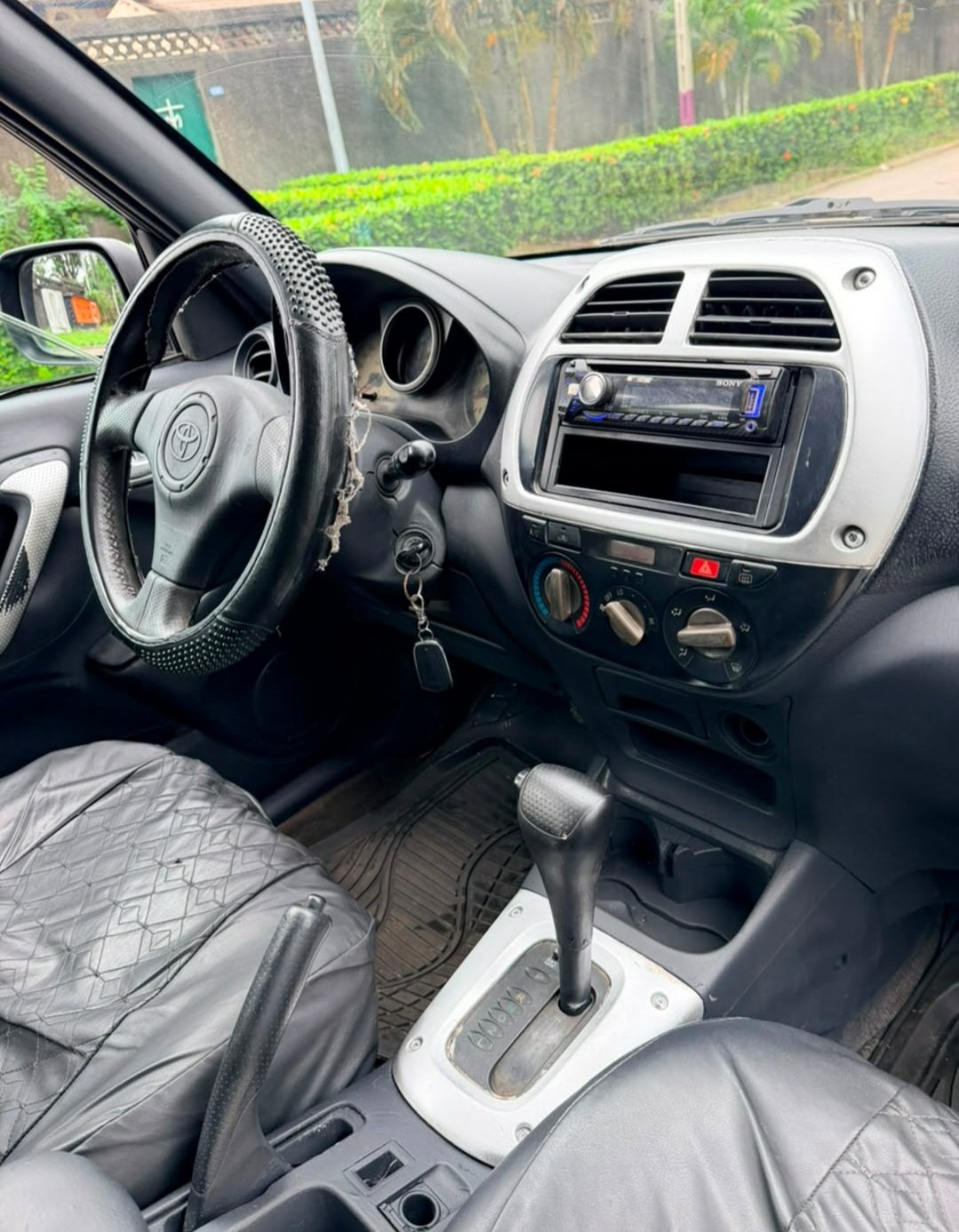 TOYOTA RAV4 À VENDRE BA essence Clim