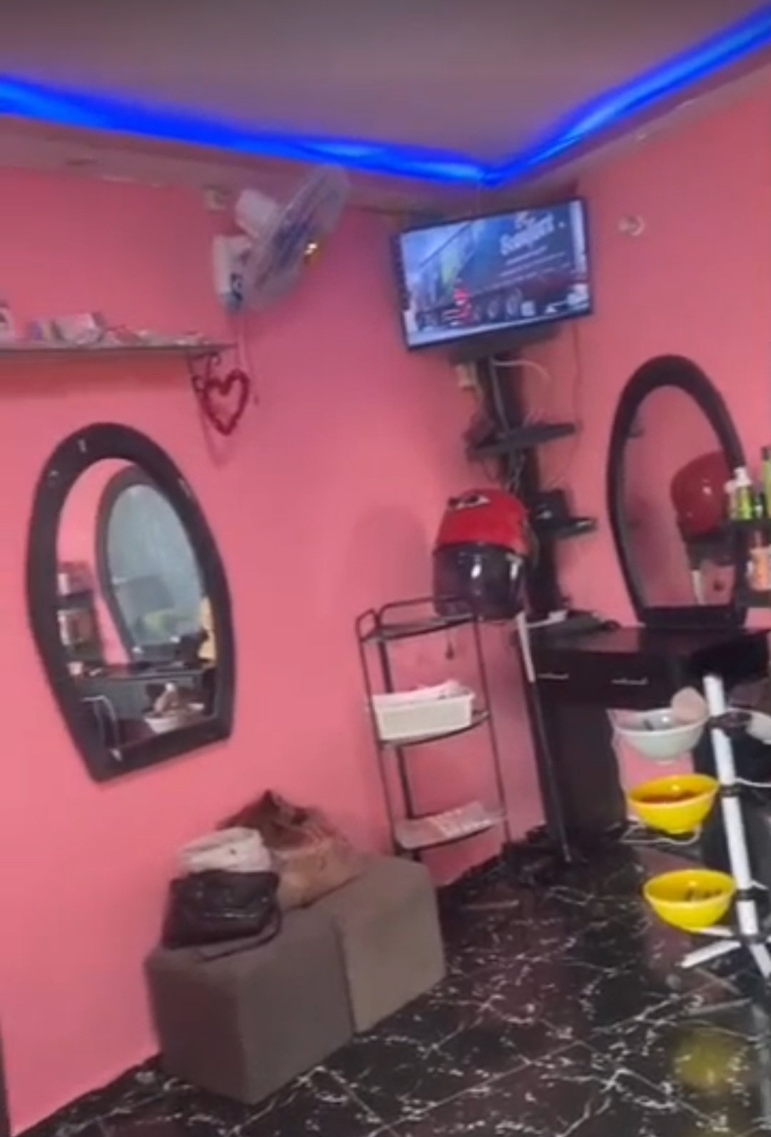 Salon de coiffure mixte à céder Cocody Riviera Faya