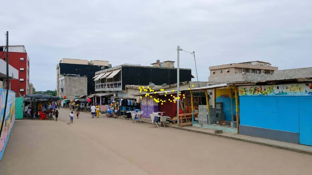 YOPOUGON KOWEÏT COUR COMMERCIALE À VENDRE
