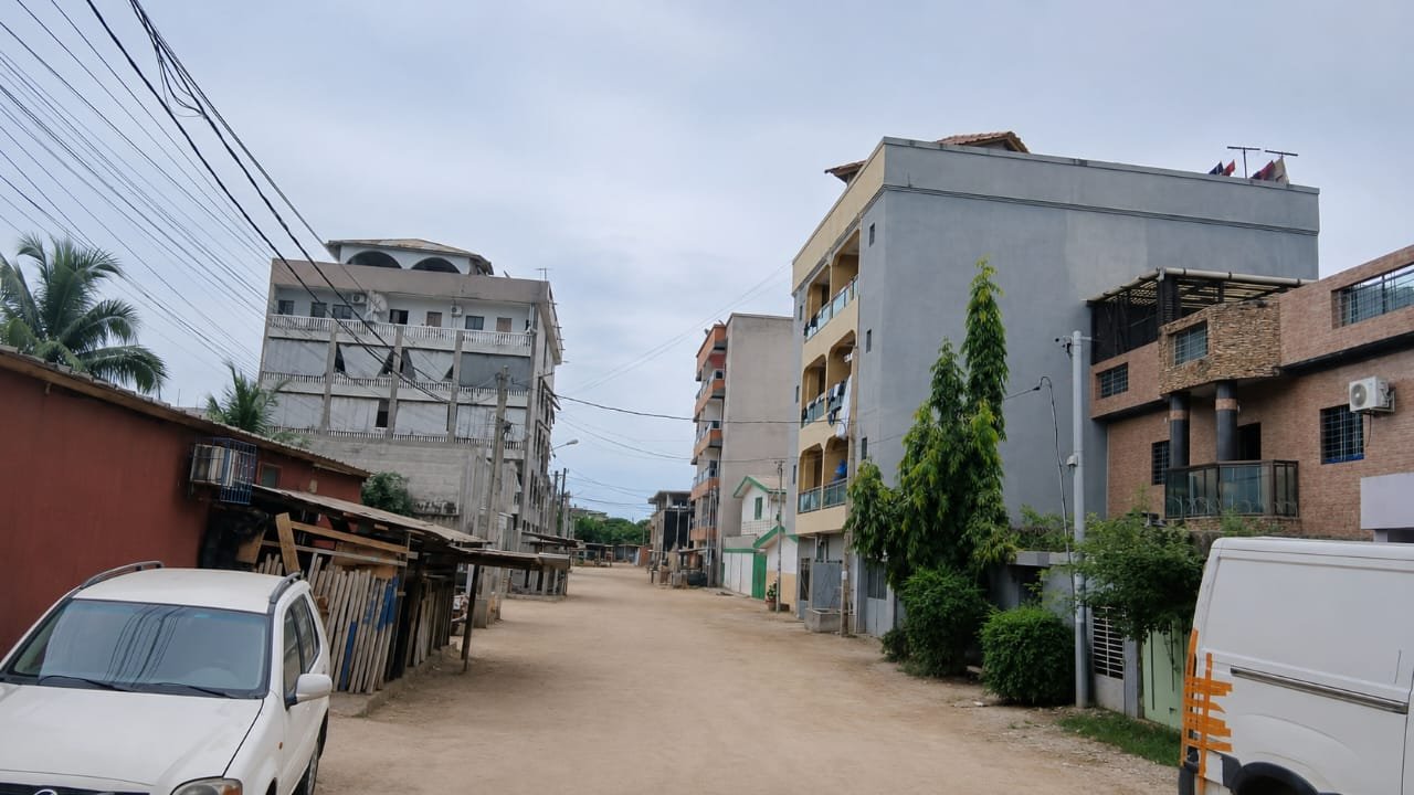YOPOUGON KOWEÏT COUR COMMERCIALE À VENDRE
