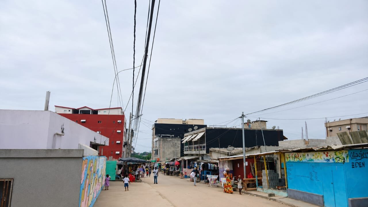 YOPOUGON KOWEÏT COUR COMMERCIALE À VENDRE