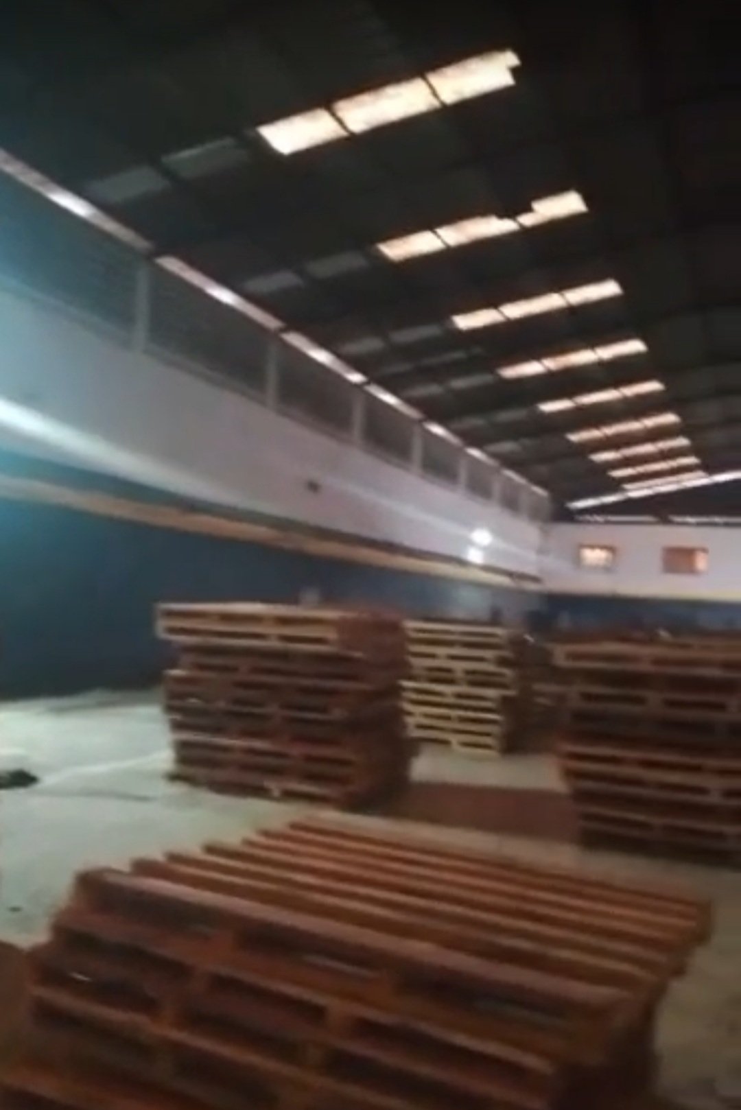 ENTREPÔT 2000m2 À LOUER À YOPOUGON