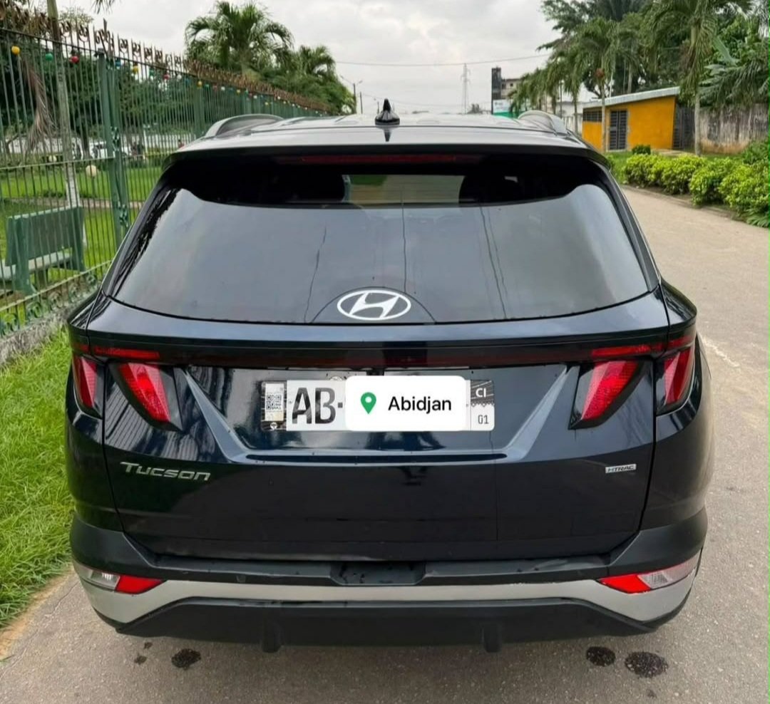 LOCATION HYUNDAI TUCSON SUV