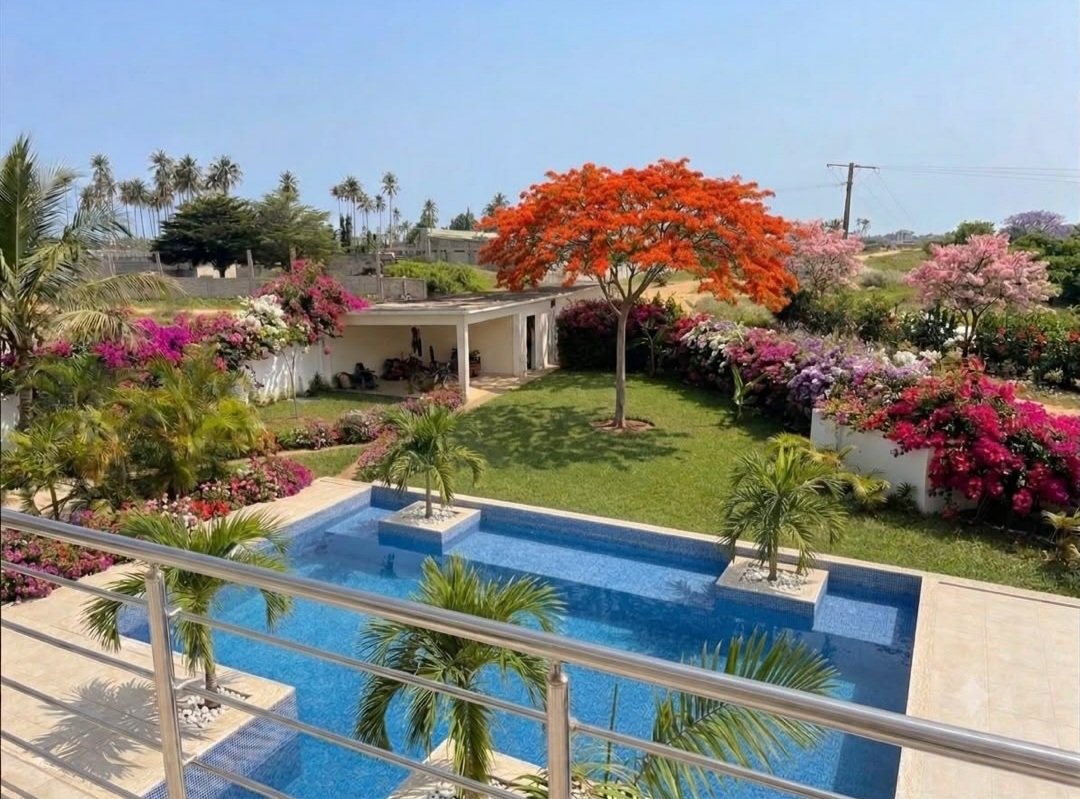 Port bouet Villa Duplex T6, dépendances, bord de lagune, grande piscine