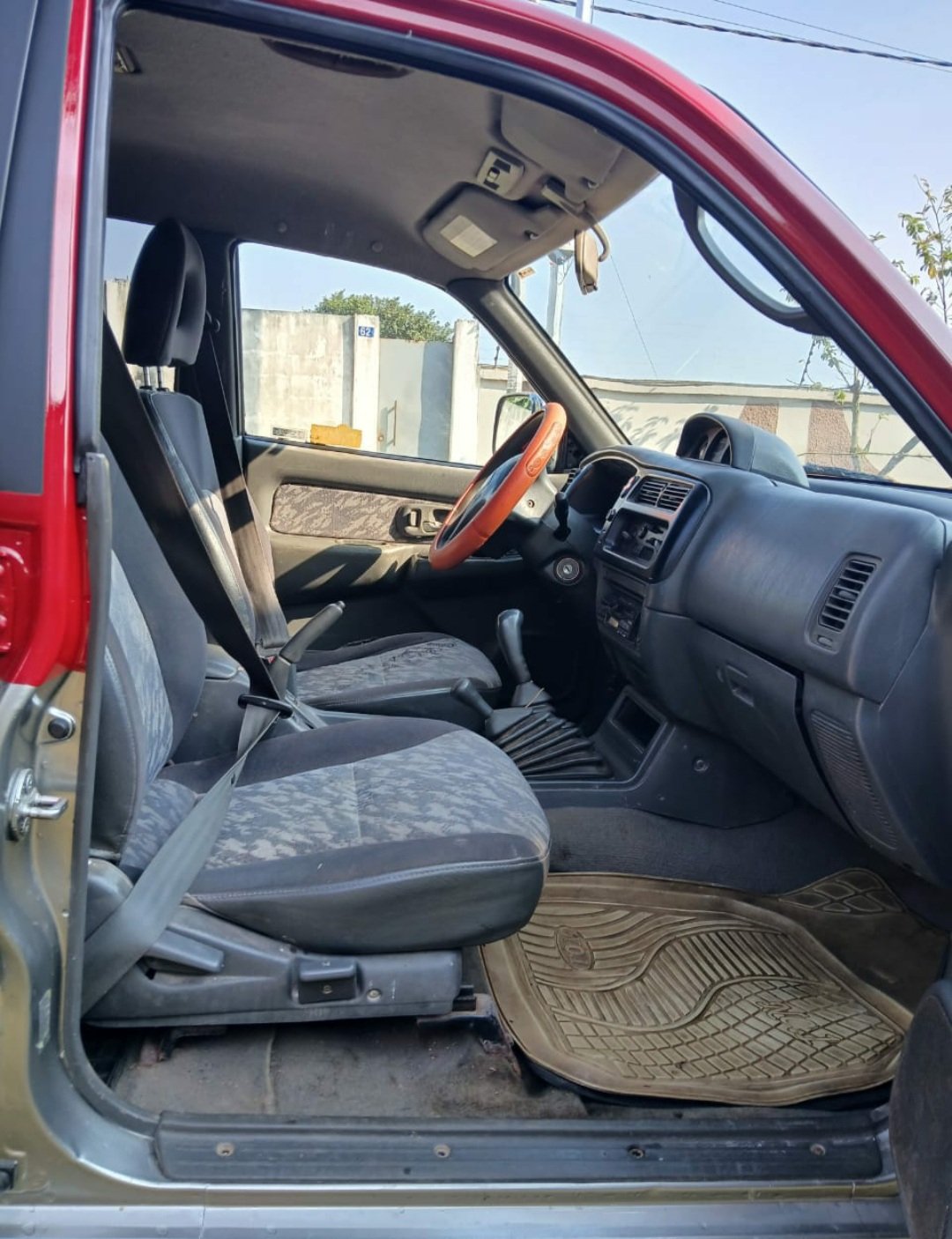 MITSUBISHI L200 PICK-UP CABINE 4×4 AVEC HARDTOP